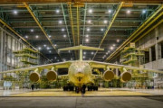 ロシア軍向けの最新大型輸送機Il-76MD-90Aの1号機が完成…コックピット機器などが大幅に近代化！