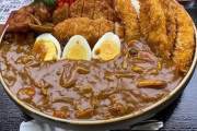【画像】カレー屋のおばちゃん「はいよ、ガッツリ食べな！」