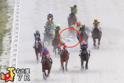 【悲報】名古屋7Rで宮下瞳騎手落馬事故