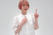 【画像】声優・花澤香菜さん、ピンク髪の白コーデ衣装を公開！これあれだろ、あのキャラ