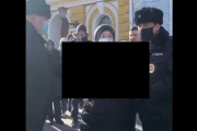 【地獄】ロシアで「戦争反対」が禁句になり、「＊＊＊」と伏せ字にするも検挙　→　最終的にプラカードが◯◯なだけで警察に逮捕されてしまう…