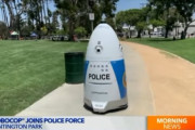 アメリカで導入されたロボット警官「ロボコップ」、助けを求めた女性を無視して「邪魔だからどいてください」
