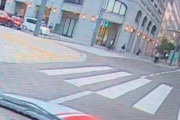 【動画】Uber配達員さんとんでもない速度で信号無視ｗｗｗｗ