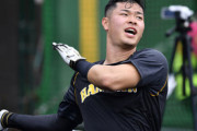 阪神のドラ1・佐藤輝が左腕からマルチ　初の三塁守備では「野選」記録も　4打数2安打