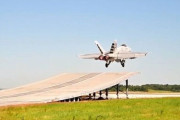 ボーイングはF/A-18E/F戦闘機がスキージャンプを使用して発艦できることを実証！