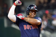 【悲報】レッドソックスDHのラファエル・デバースさん、一塁手転向を断固拒否してDHに固執