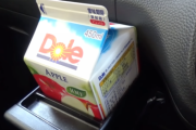 【悲報】車で紙パックジュースを飲むのが難しいｗｗｗｗｗｗ