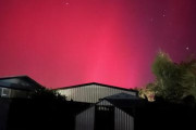 【凶兆】太陽フレアの影響で能登半島でも赤くゆらめく低緯度「オーロラ」が見えた模様