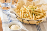 フライドポテトはケチャップじゃなくて””マヨネーズ””の方が美味い！