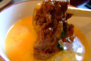 すき焼きを卵に浸して食べる意味がわからない