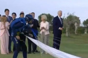 【動画】G7式典、米バイデンじじい介護集団になってしまう　突如の徘徊に首脳達がフォロー！過去最高の連携と結束を見せる