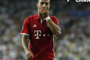 【ブンデスリーガ】バイエルン司令塔、CLで魅せた“小生意気な”トリックFKをファン称賛　「信じられない」
