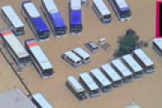 【画像】 「新車を購入したばかりなのに・・」 バス会社の車庫が水没、23台すべて廃車か ＝ 熊本・人吉