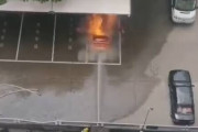 【動画】 電気自動車の爆発はこんな感じらしい…ヤバすぎるだろ