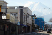 山梨ってなんで東京に隣接してるのに神奈川・千葉・埼玉のように発展できなかったの？