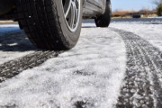 雪国の人ってみんな4WDで寒冷地仕様の車買わなきゃならないの？