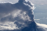 【速報】アラスカの火山、大噴火・・・。