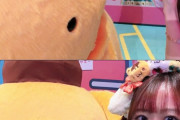 野中美希ちゃん、腋ブラチラやパン線透け透けなエ〇〇な服着てポムポムプリン君にフェロモン全開で抱きつく