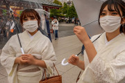海外視聴者「きれい！」着物姿の2人と行く雨の日の浅草観光動画に興味津々