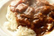 自衛隊カレーを食べた自衛官が停職になって海外びっくり仰天！（海外の反応）