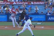 大谷翔平、第一打席で二試合連続安打となるセンター前ヒット！なお現地映像が乱れて見れなかった模様…