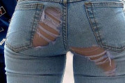 【超画像】最新の女のダメージジーンズ、一線を超えてしまうwww