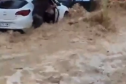 どんどんと流されていく車が怖すぎる。豪雨で冠水したスペインの道路。海外の反応