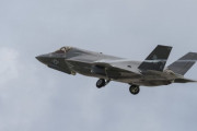 普天間飛行場に米海兵隊のF-35Bステルス戦闘機3機が飛来…市役所に「すごく怖い」などの苦情！