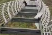 中国名物ガラスの吊り橋が崩壊して地上100mの高さに観光客取り残される
