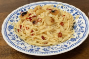 【悲報】ワイニートの晩飯、鮭のペペロンチーノのみ?
