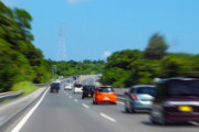 よし！高速道路だし車間距離を空けないとな！⬅割り込まれる