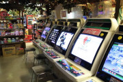 駄菓子屋にあった4種類入ったゲーム筐体←思い浮かべるもの