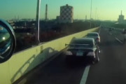死亡事故。首都高湾岸線の路肩に停まっていた車にトラックが突っ込んだ事故のドラレコが公開される。