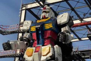 実物大の「動くガンダム」、横浜山下埠頭で始動