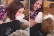 女の子「キスする～」犬「ヤダ！」拒否する仕草がむしろ可愛いワンちゃん