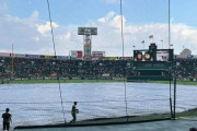 阪神園芸緊急出動！甲子園には青空も雷鳴　巨大シート出現で内野守る