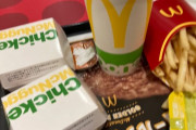 【悲報】ワイド底辺、マックのド底辺飯でサビ残の疲れを癒す?