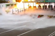 【動画】料金所でお漏らししたLPGローリーが発火して5人が死亡した事故。