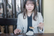 俺「餃子食べるぞー」彼女「醤油取って」俺「何する気？」→結果ｗ