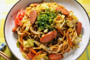 焼きそばの具の肉の代わりにウインナー入れる家ｗｗｗｗｗ