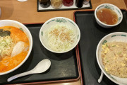 【悲報】ネギ食えない俺、ラーメン屋に行ったらネギを大量に出されてしまうｗｗｗ