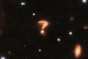 ジェームズ・ウェッブ望遠鏡が、宇宙に浮かぶ「？」マークを発見…1470光年先！