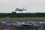 アメリカ空軍横田基地友好祭に2日間で11万人が来場…サプライズでエアフォース・ワン飛来も！
