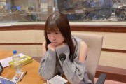 冨里奈央さん、肩出しでラジオ収録！！！