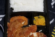 【画像】ハンバーグ&チキンももカツ弁当380円