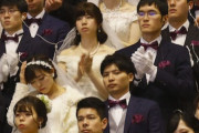【画像】合同結婚式、意外と可愛い女もいると話題に