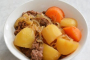 夫「肉じゃがって言ったら鶏肉じゃなくて牛肉だろ！貧乏ったらしい」