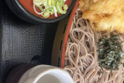 蕎麦食ってる
