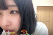 【GIFあり】人気アイドルさん、配信中にスカートの中身が映り込んでしまいBANされるｗｗｗｗｗｗｗｗ