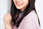 ＜日向坂46藤嶌果歩＞新センターの19歳美少女　「マガジン」表紙に　まぶしい笑顔